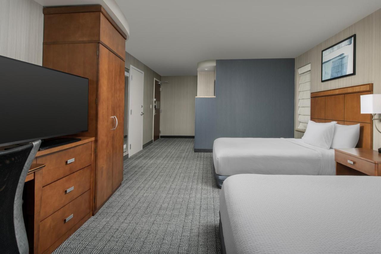Courtyard By Marriott Seattle Hotel 3*