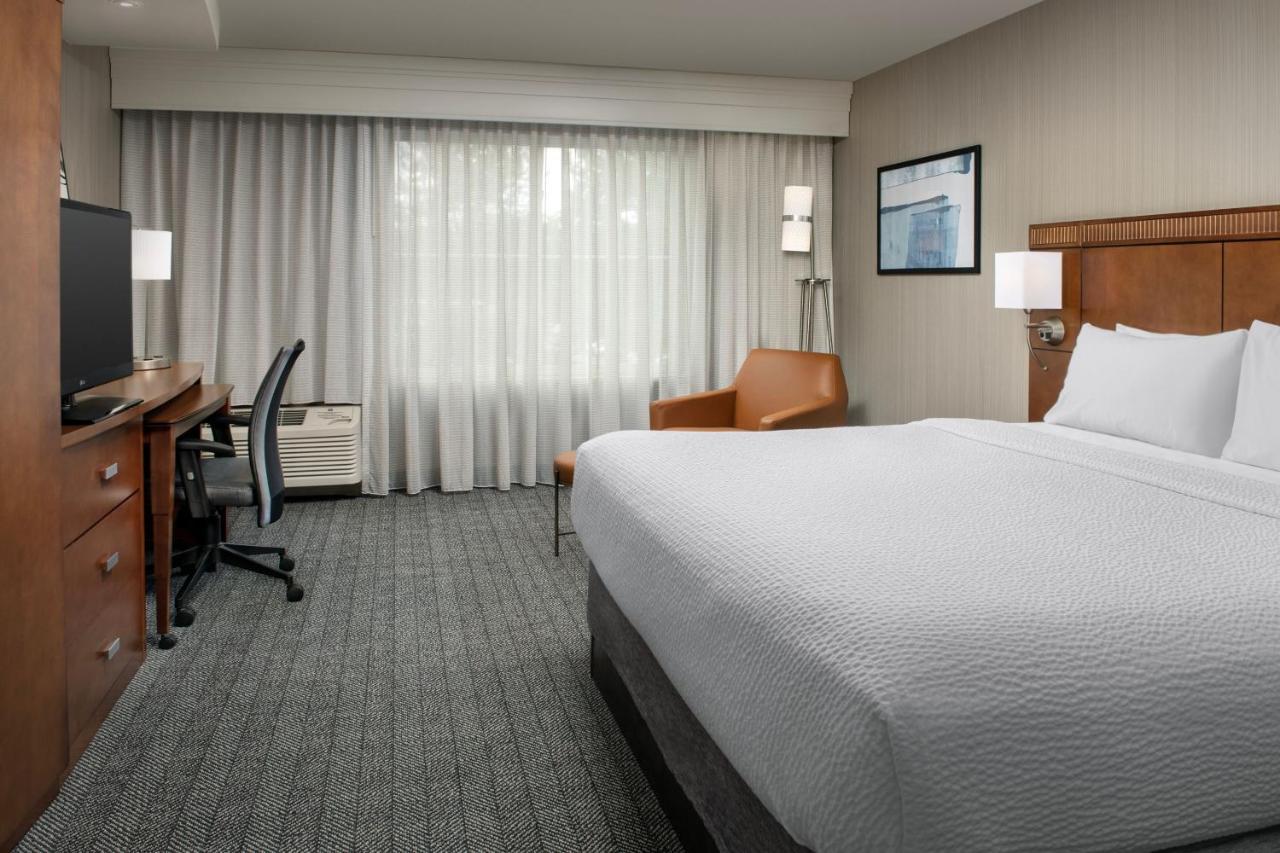 Courtyard By Marriott Seattle 3*