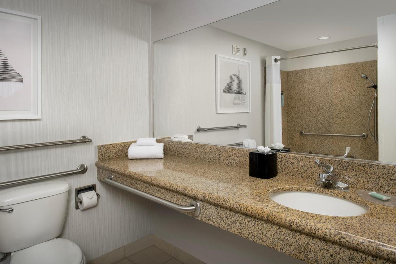 Courtyard By Marriott Seattle Hotel
