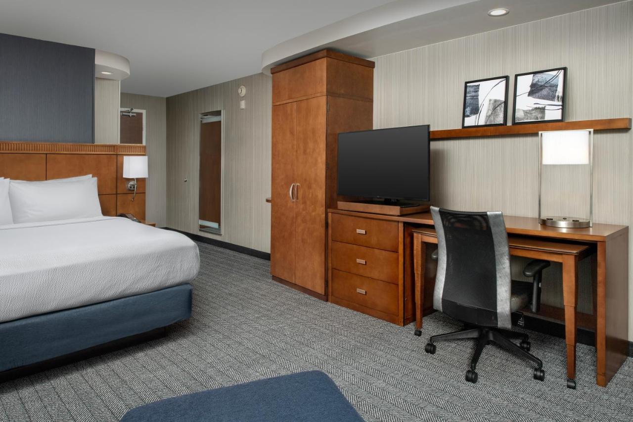 Courtyard By Marriott Seattle Hotel