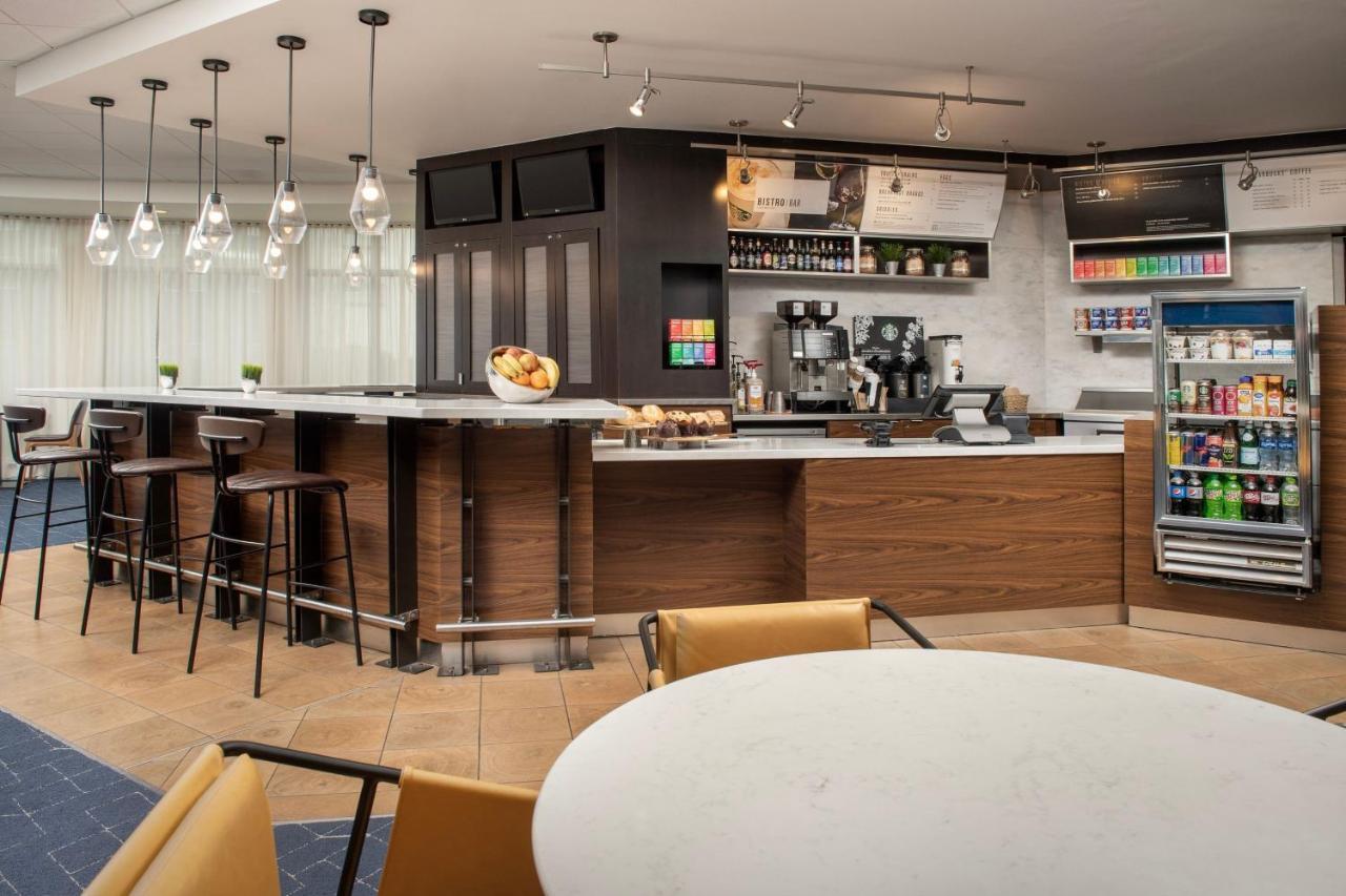 Courtyard By Marriott Seattle