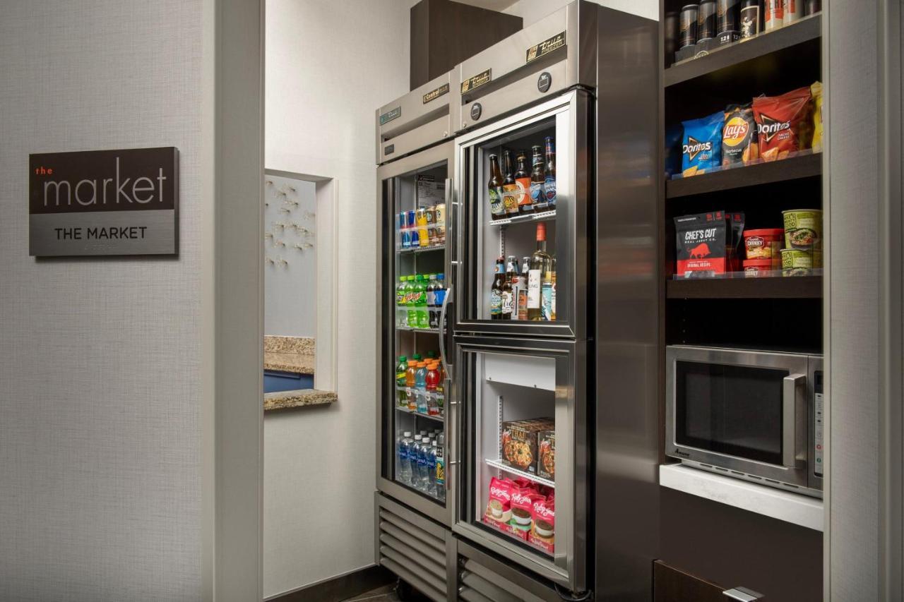 Courtyard By Marriott Seattle