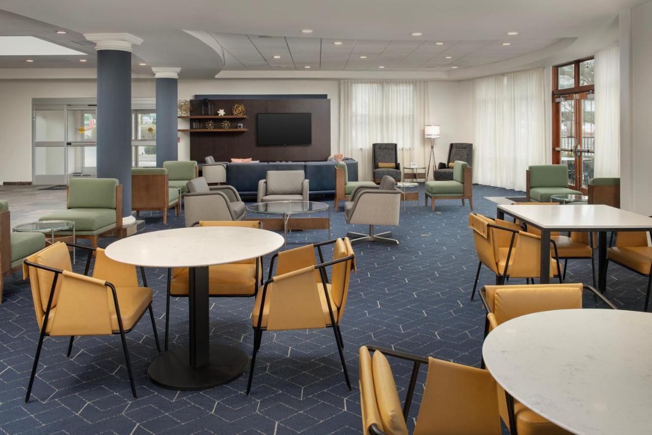 Courtyard By Marriott Seattle Hotel