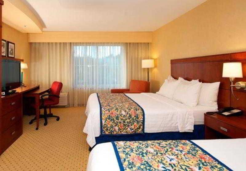 Courtyard By Marriott Seattle Kirkland