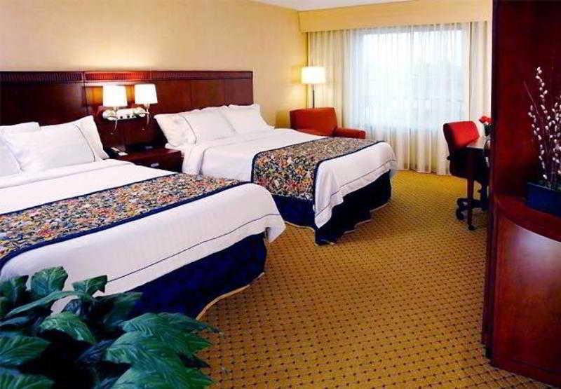 Courtyard By Marriott Seattle Hotel 3*